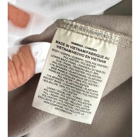 Nike Aeroloft Women's Gray & Silver Zip Up Running Quilted Vest Size XS - Picture 5 of 9